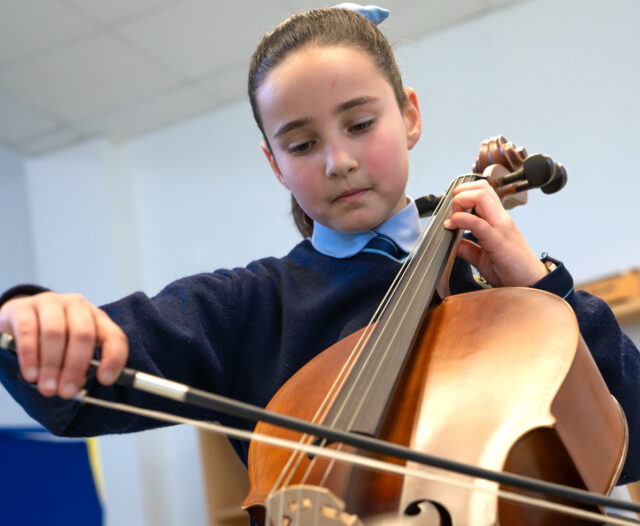 actividades extraescolares de musica para aprender a tocar instrumentos en st george madrid